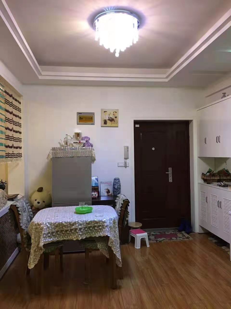银河花园城河景房1室1厅出租1000/月拎包入住