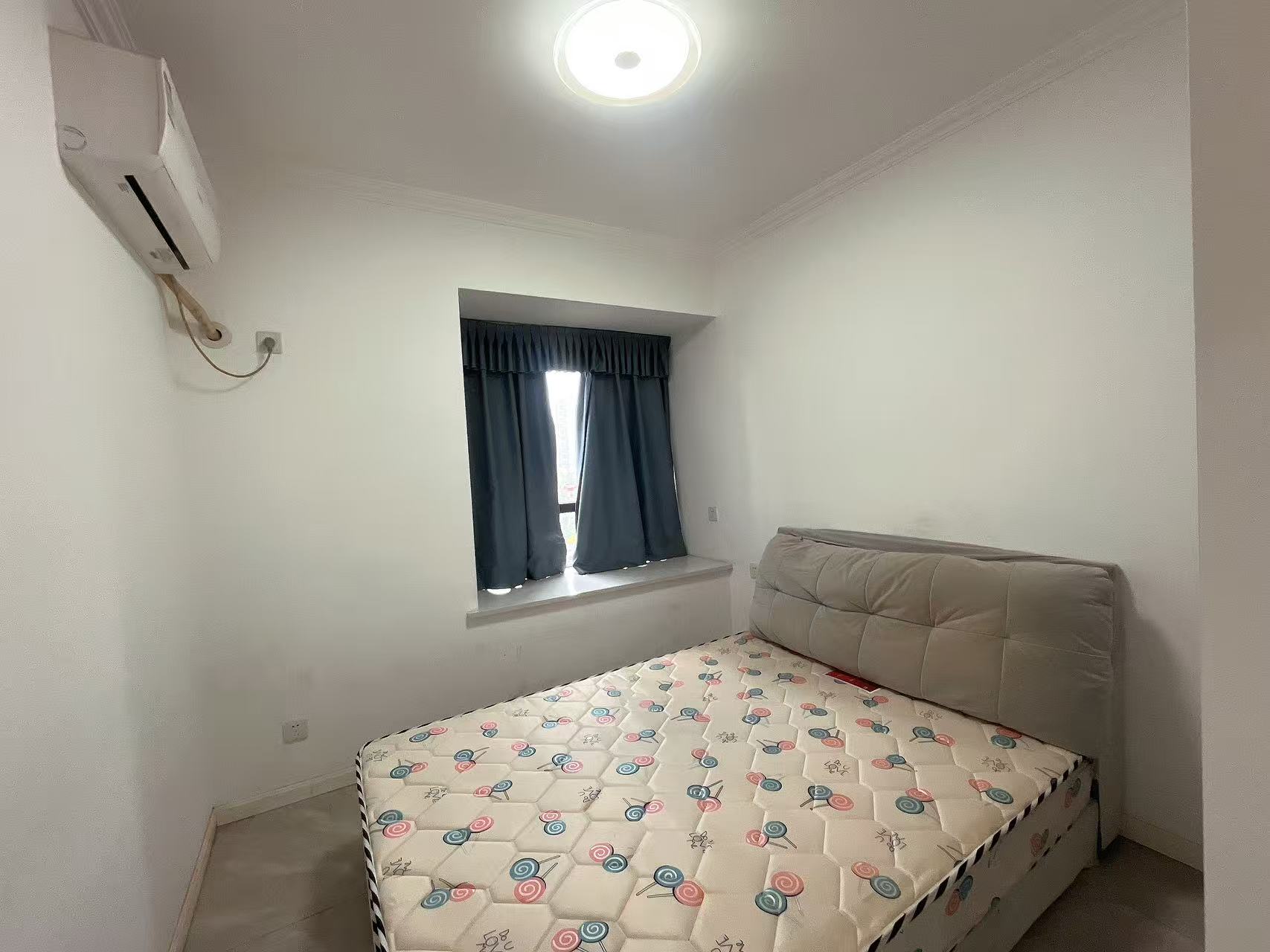 雍景新城三室两厅两卫，南边通透，精装修，1800一个月，看房电话18307150819