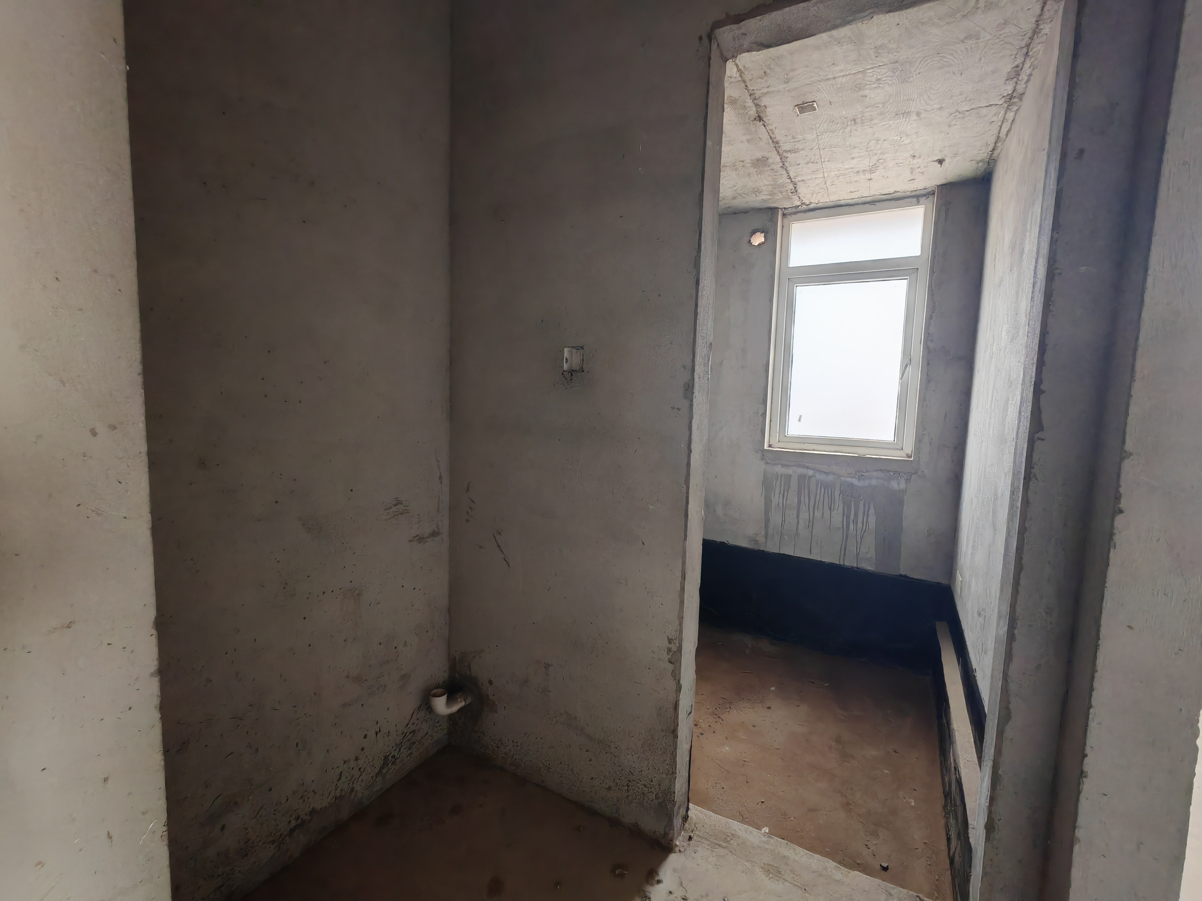 捡漏啦，塞纳河畔3345一平，三室两厅两卫，业主诚意出售