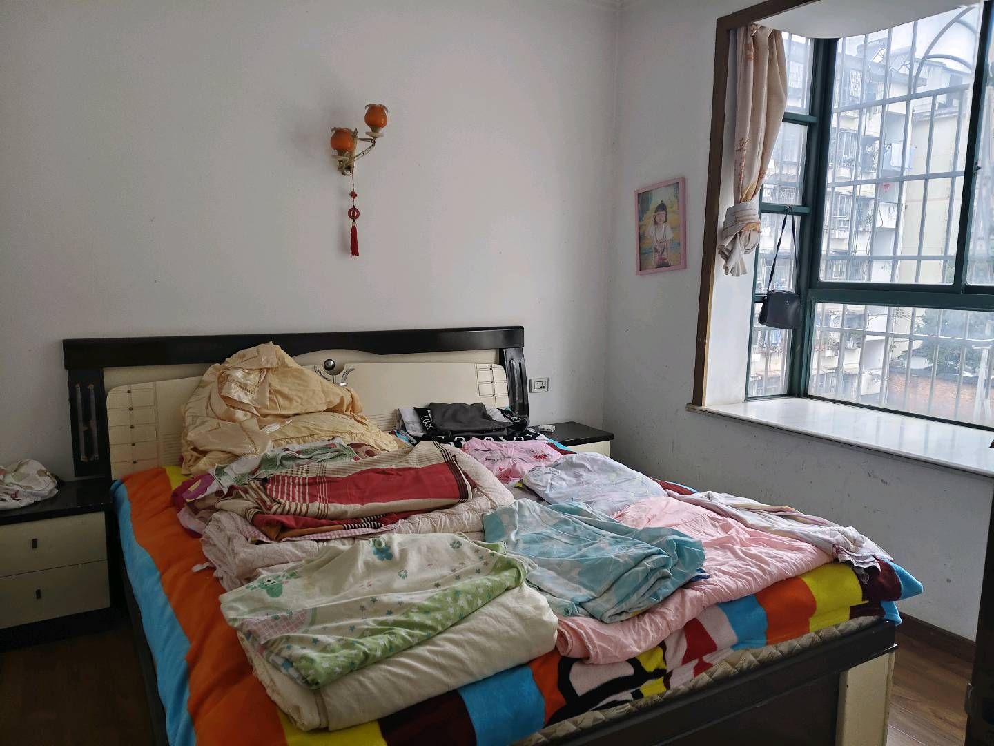 怡景花园·四楼精装修·三室两厅·生活交通方便区·出租1200/月