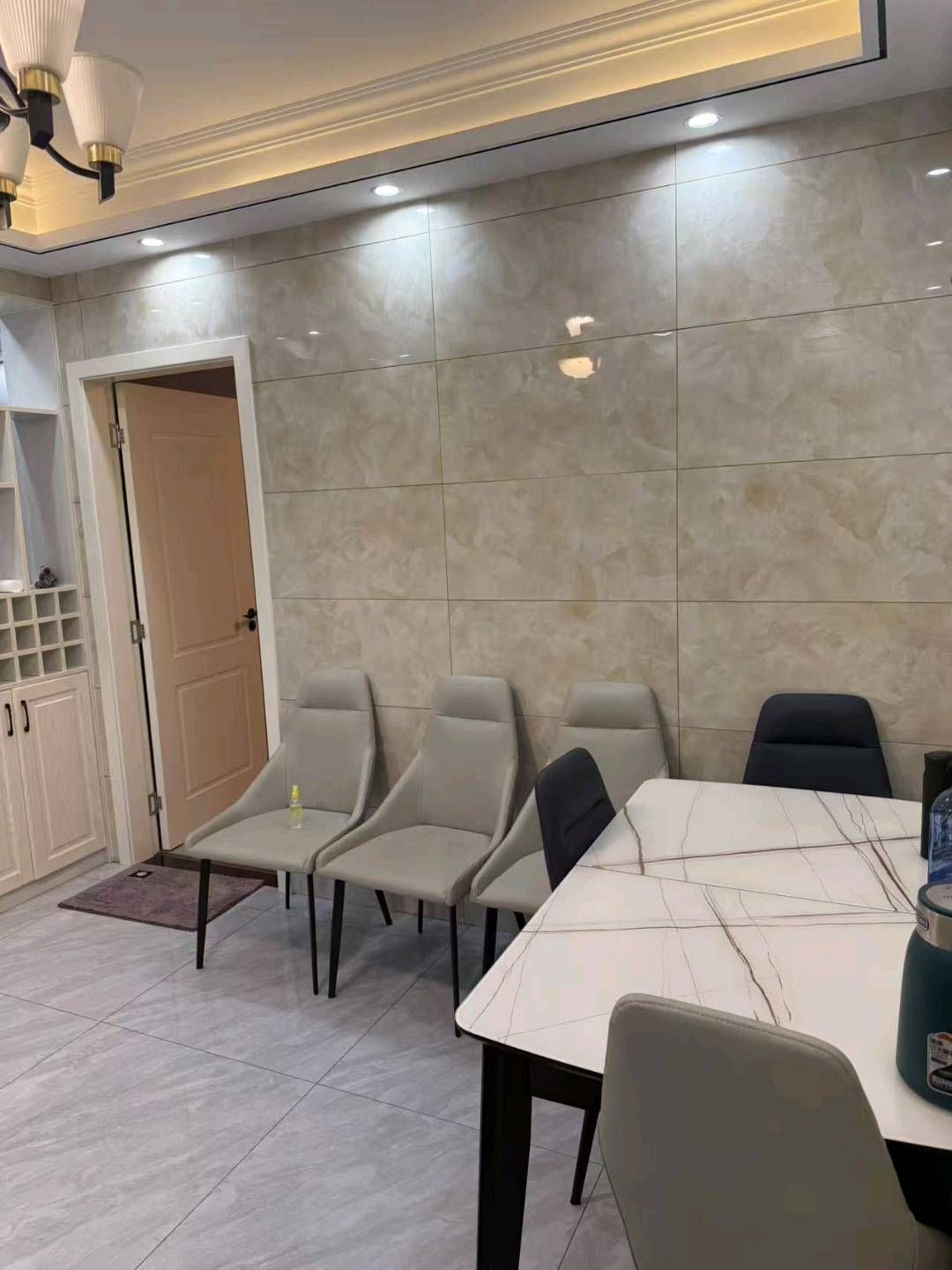 万泰小区·两室两厅·次新小区·户型方正·拎包入住/1400月