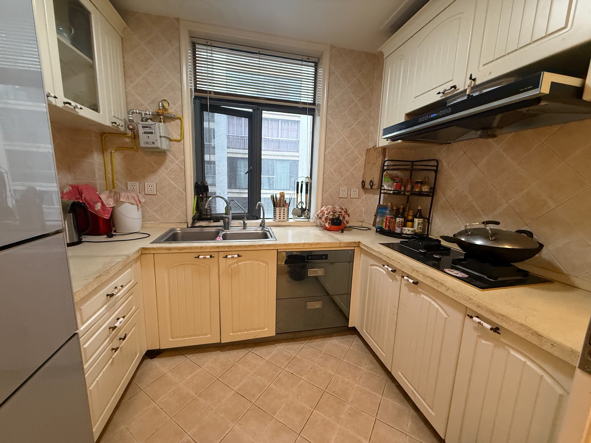 郡都小区·老总自家闲置房·寻找有缘人出租·2000/月