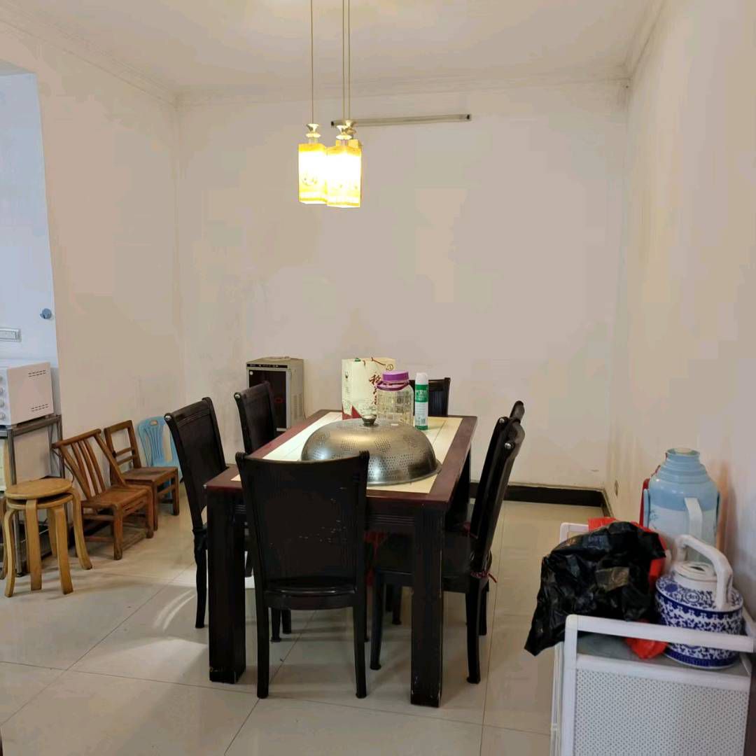 三国城·闹市区·居家三房两厅·出租1300/月