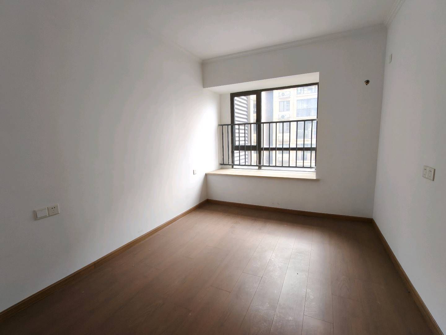 秀兰御府精装房南北通透一初，六小，师范