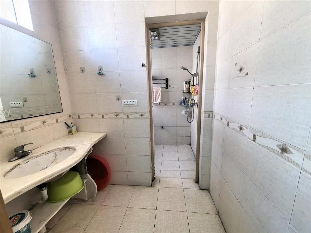 城北花园·130平方·三房两厅两卫·步梯三楼·37万