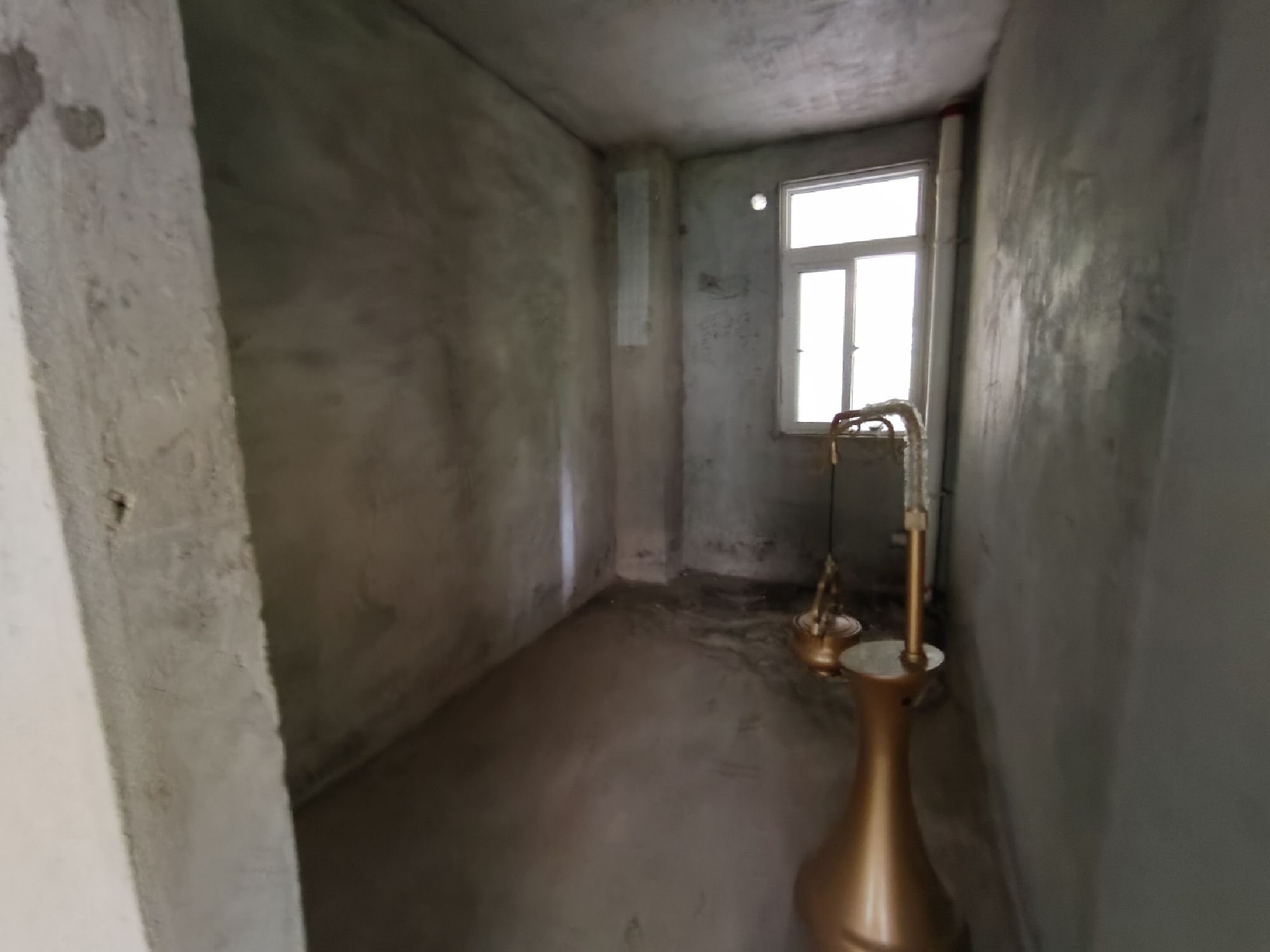塞纳河畔二期小洋房·142平米·4室2厅2卫·亏惨了卖58万