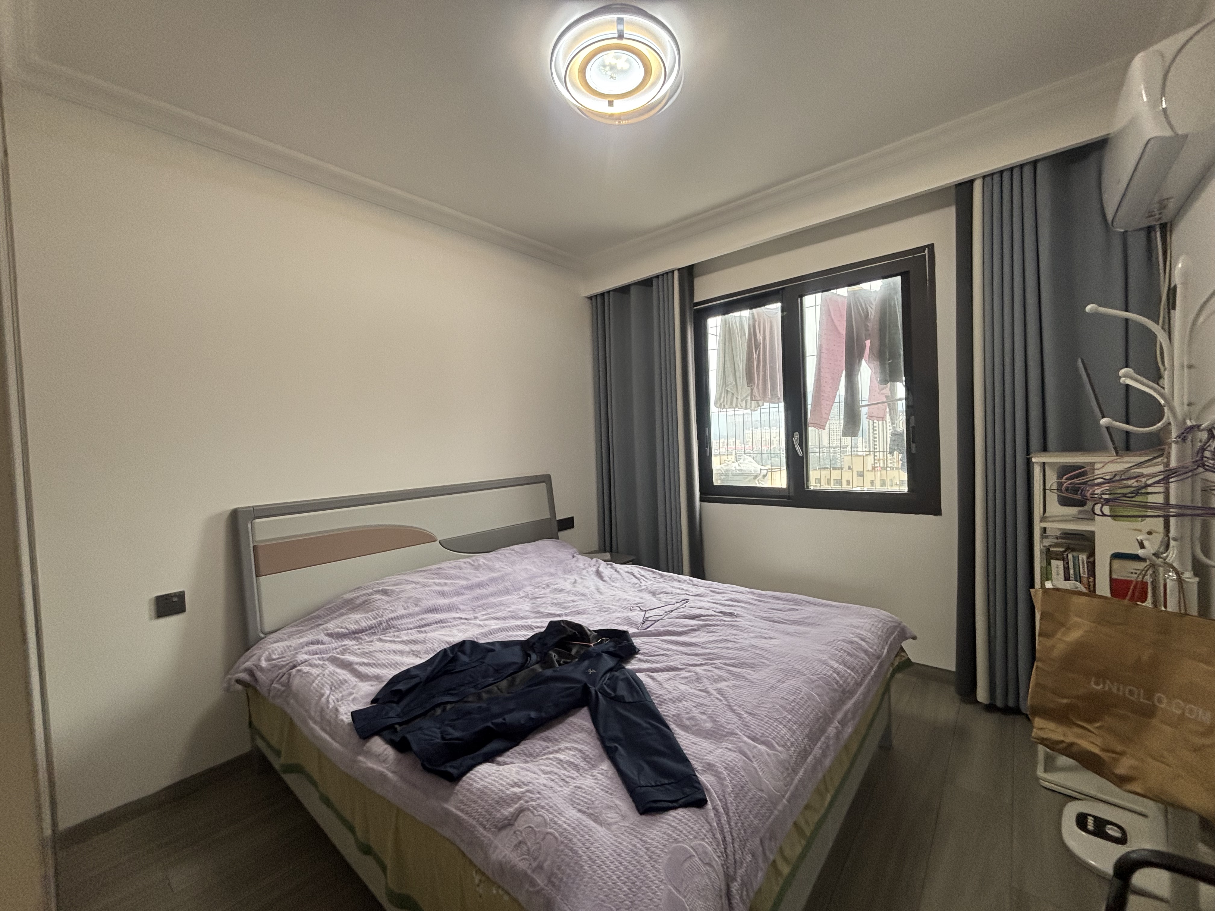 外国语对面同城上都精装修大三房，业主急售，看房方便，看房电话18307150819