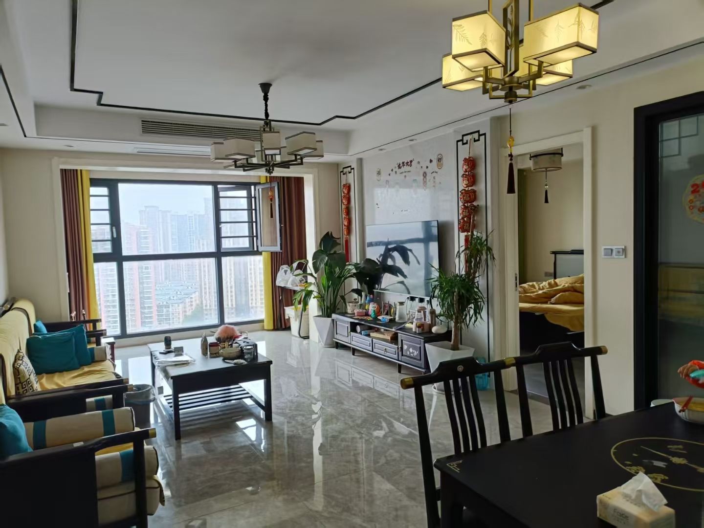 领秀城·134平方·三房两厅两位·带品牌家电家私出售：报价65万