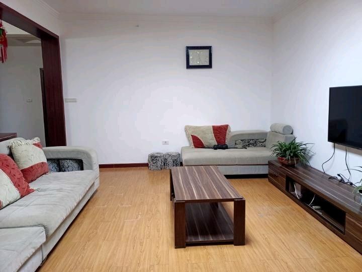 长城花园·步梯二楼·两室两厅出租1200/月