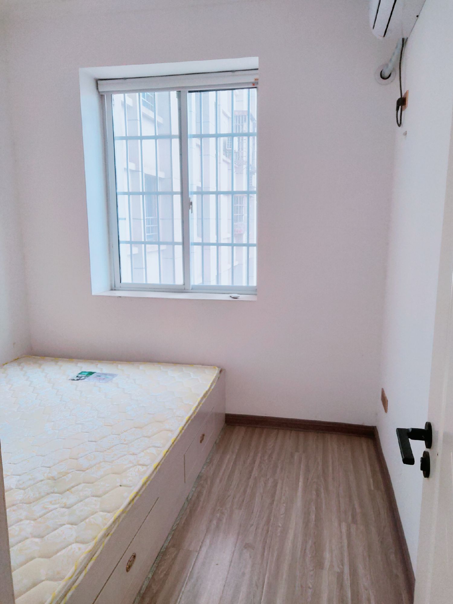 东洲大厦精装2室2厅出租1500/月拎包入住