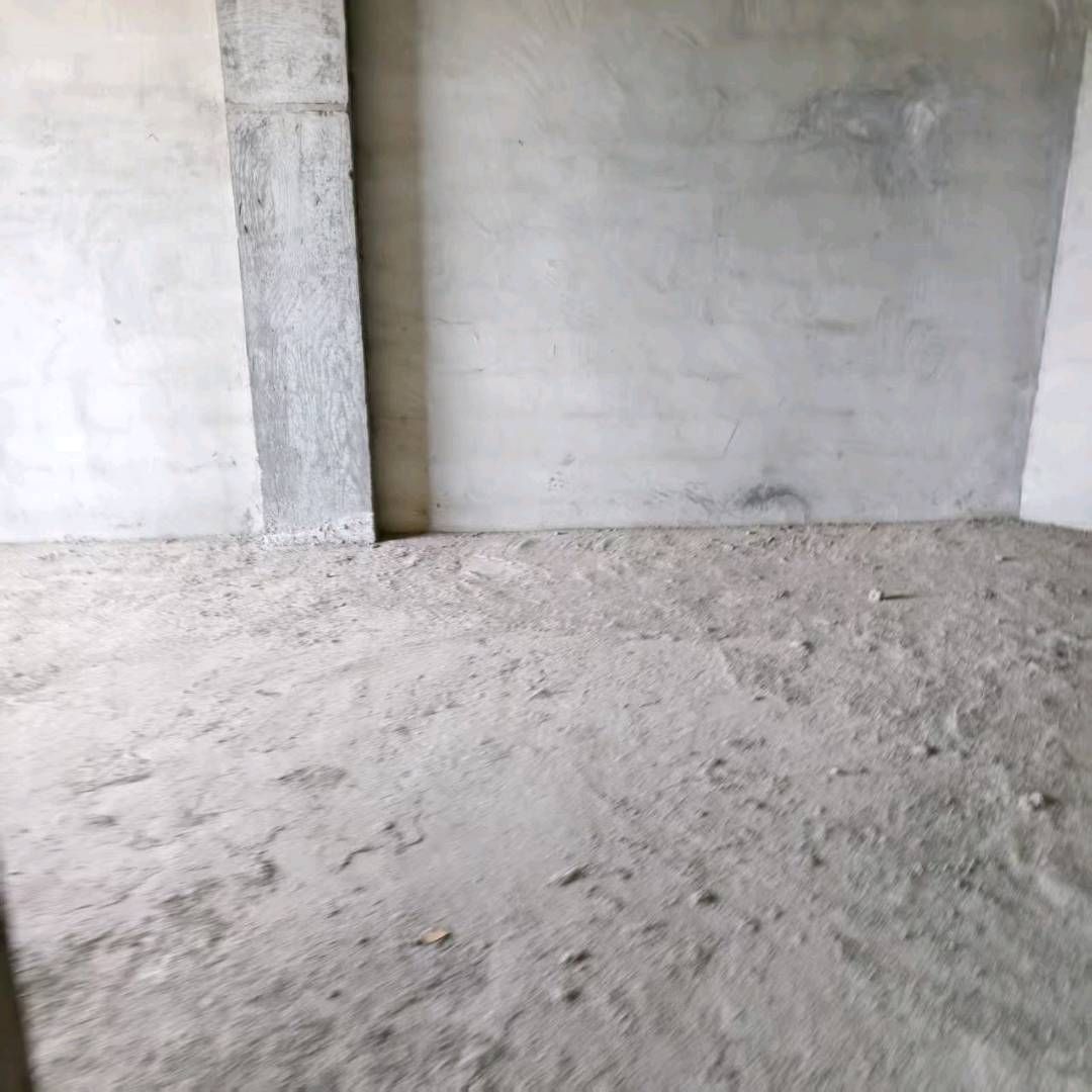 世纪大厦·毛坯房·好楼层·三室两厅·历史低价25万