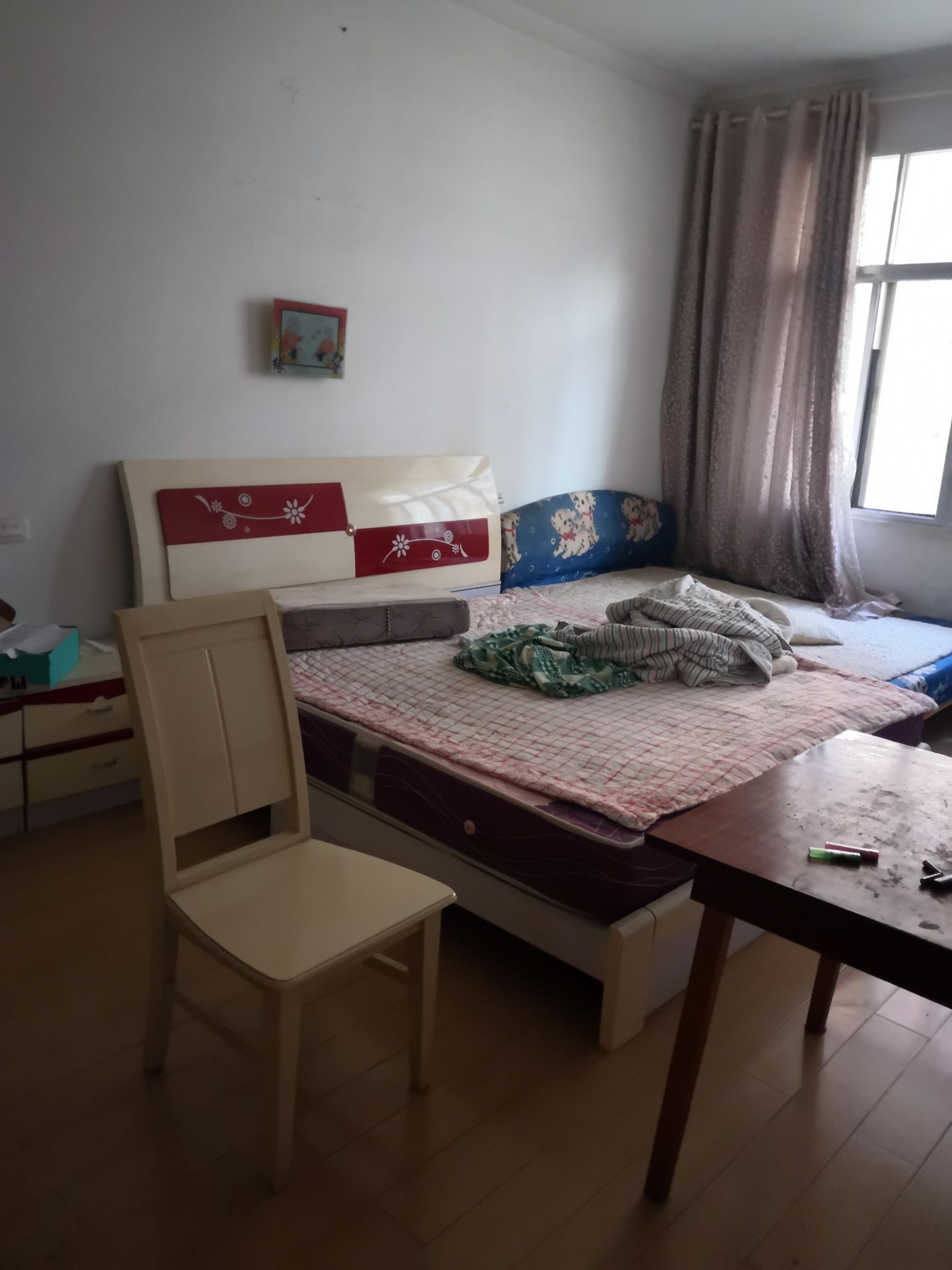 北站陈家湾·中层4室2厅2卫·家私家电齐全·可拎包入住1000/月