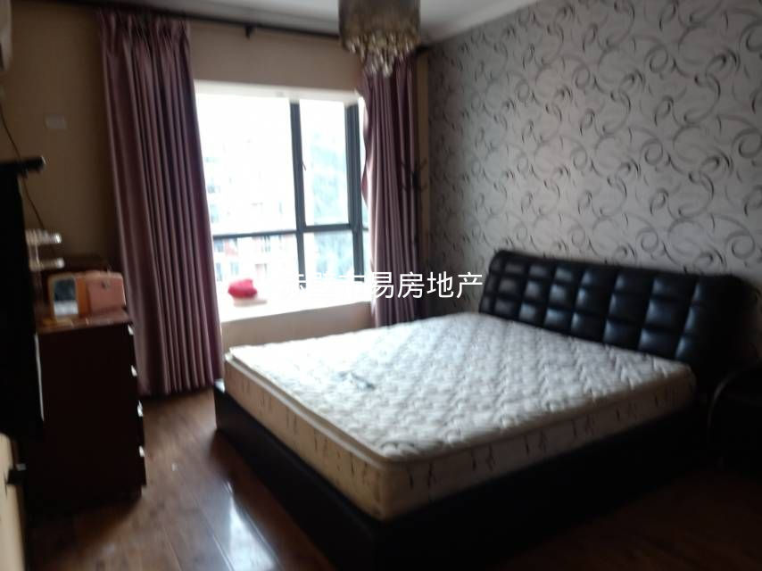 博园·三房两厅135平方·南北通透·拎包入住/1600月