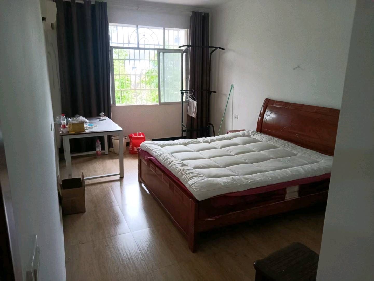 下庄小区·二楼·四室两厅·干净整洁·可住可办公·出租1200/月