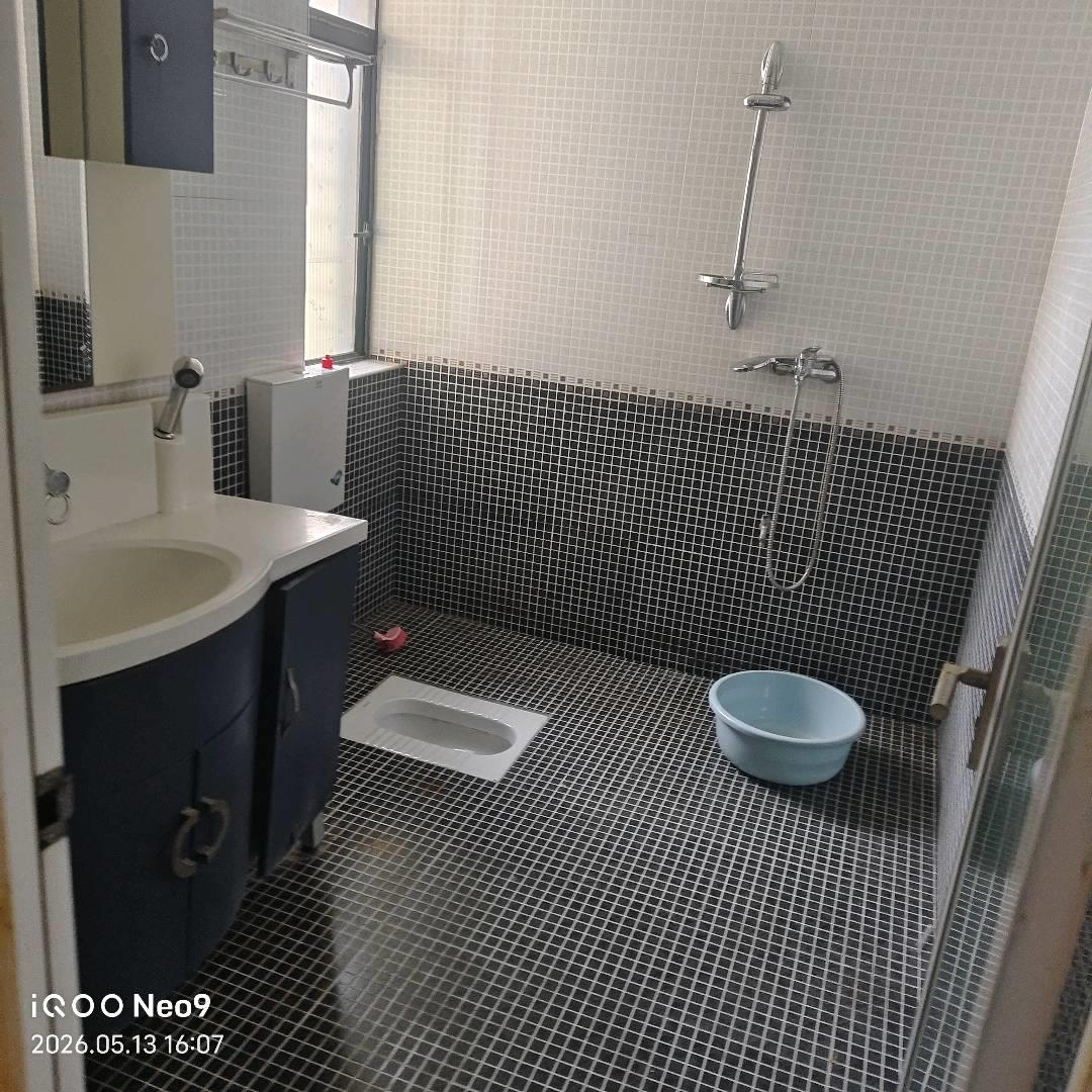 新街口永邦欧洲城三室两厅两卫，南北通透户型，5楼，业主诚意出售，看房电话18307150819