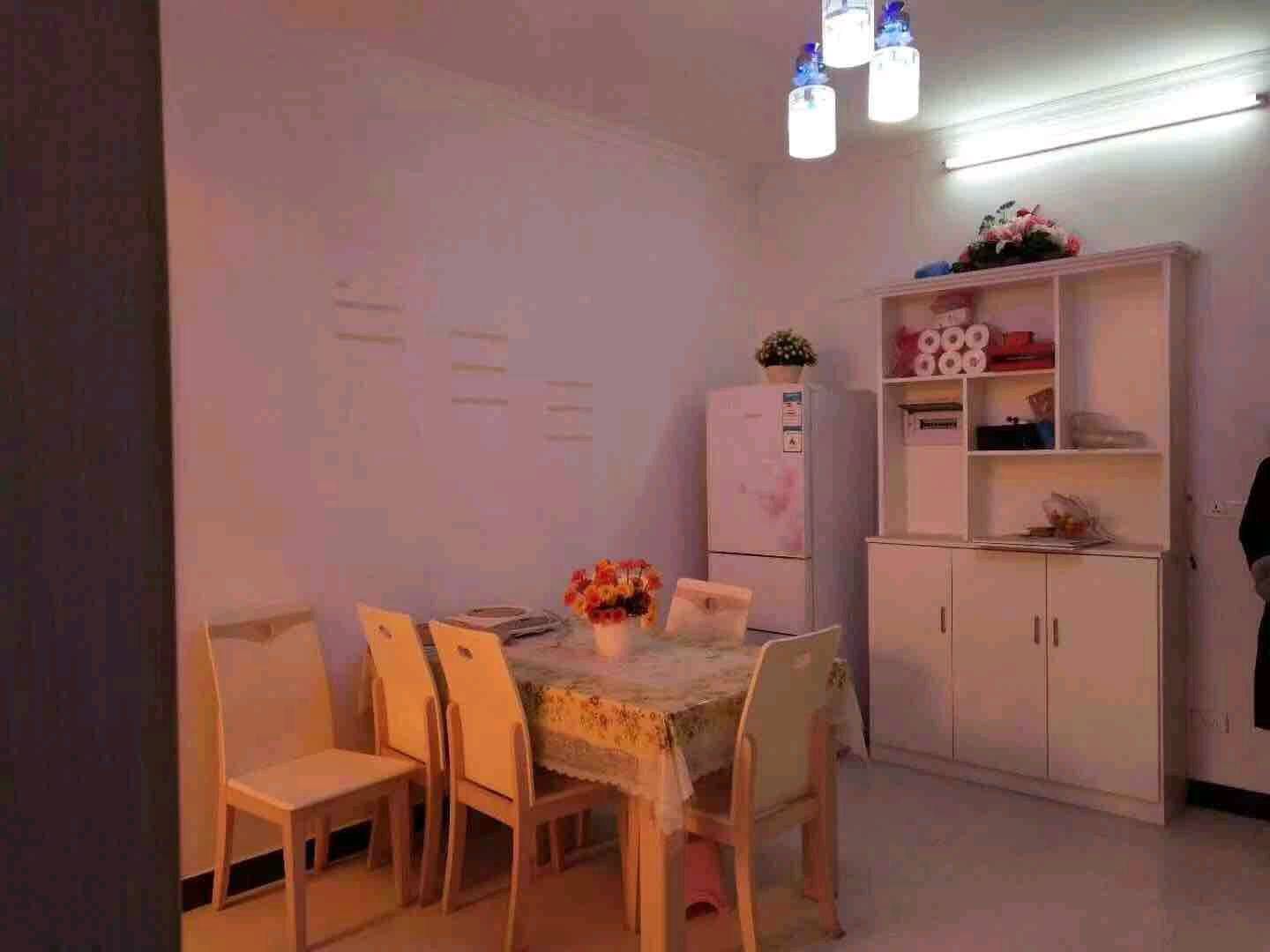 千贺名苑·精装修两室电梯房·温馨干净整洁出租1400/月