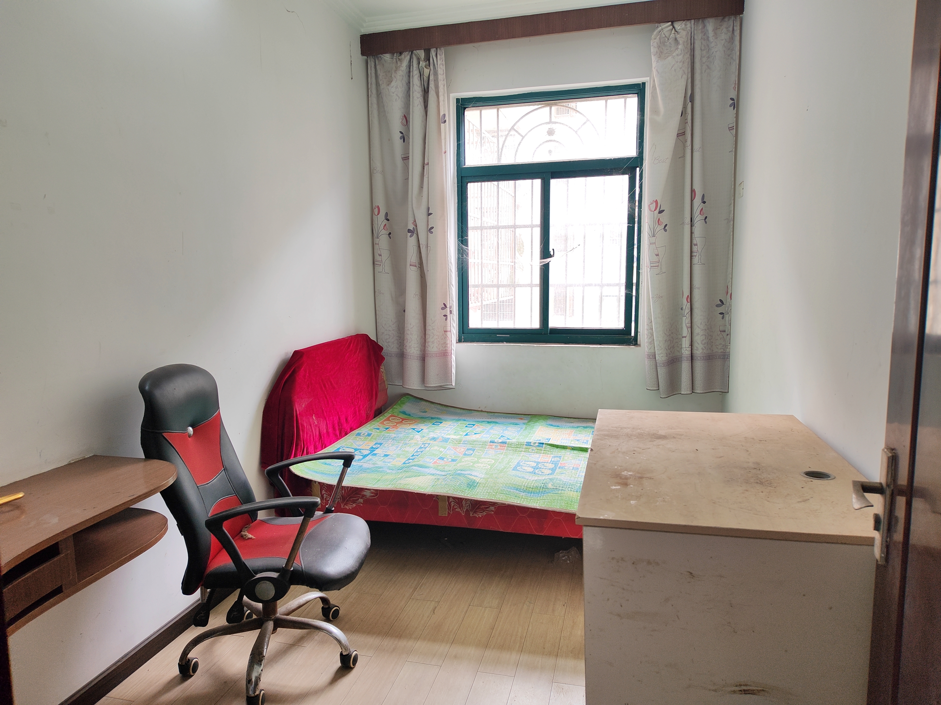 二中斜对面金江锦绣园楼梯房，金三银四好楼层，可以过户，业主急售，看房电话18307150819