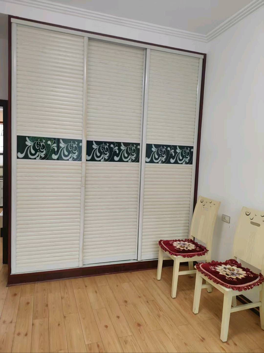 新福佳超市对面·二楼好房子出租·1000/月