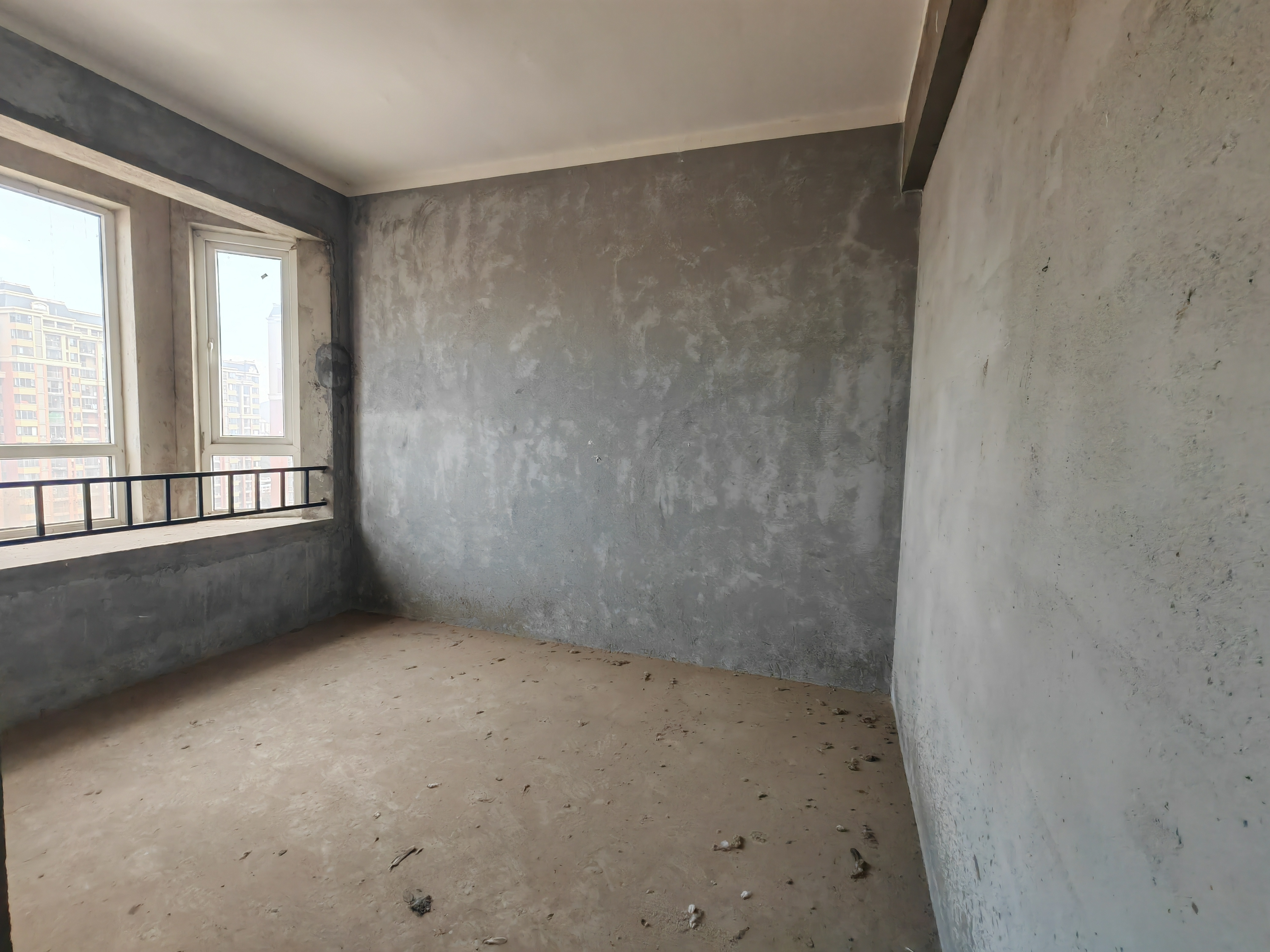 捡漏啦，塞纳河畔3345一平，三室两厅两卫，业主诚意出售