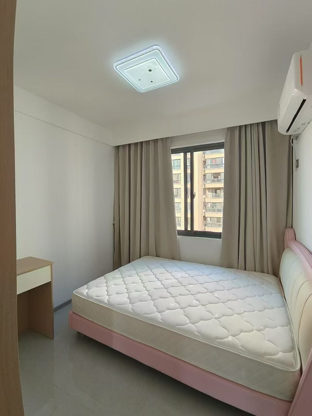 凤凰城·三室两厅·106平方·全新装修·拎包入住价格：55万