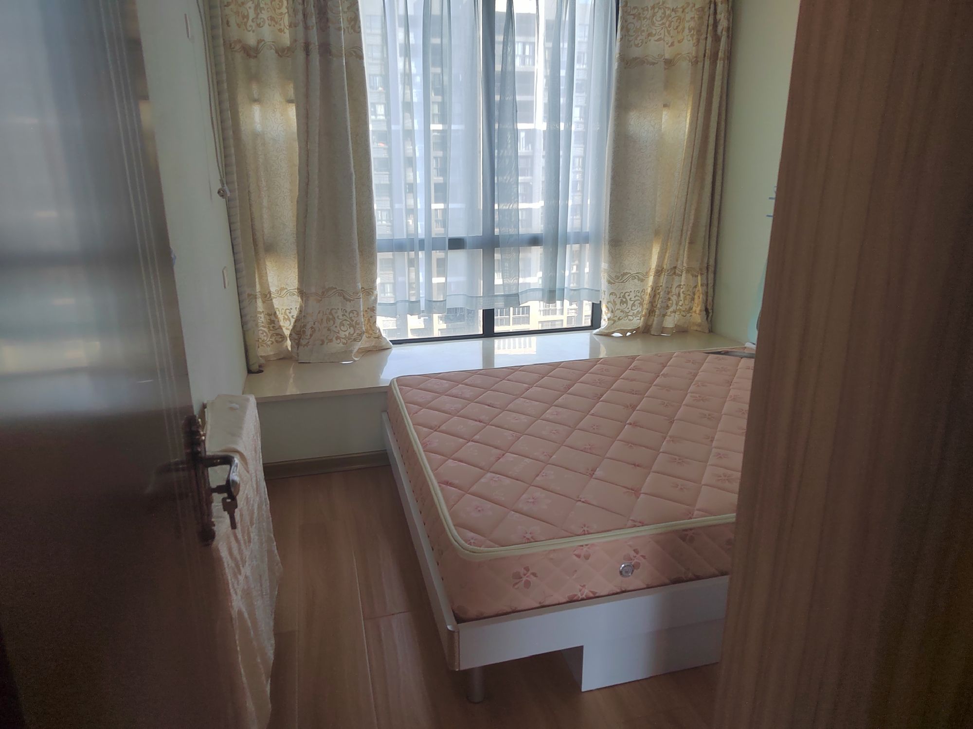 雍景新城·高铁站旁边品质三室两厅·通透采光好拎包入住2200/月