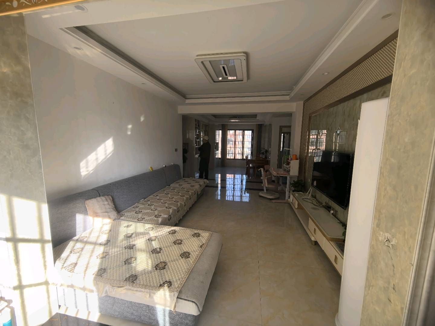 圣荣家苑·沙子岭公园较近的房子·精装修三室电梯房·亏本卖46万