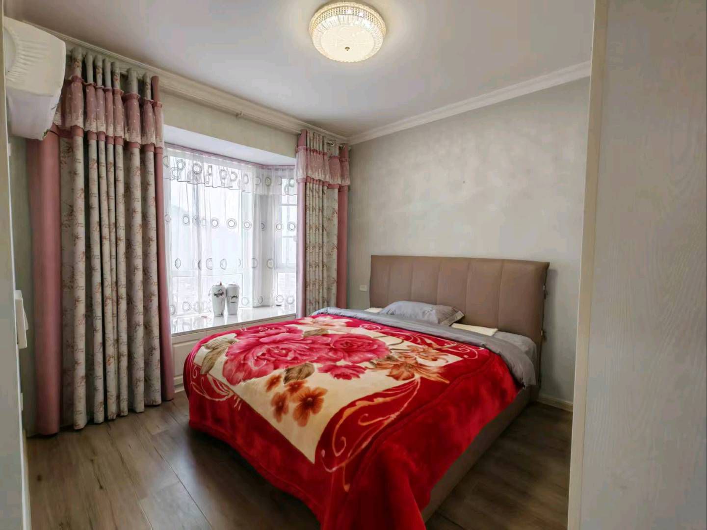 塞纳河畔·三房两厅·周边配套齐全·拎包入住报价50万