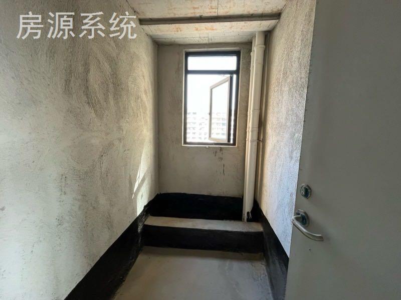 憬泓佳苑电梯房，三室两厅两卫，133.7平，38万，看房电话18307150819