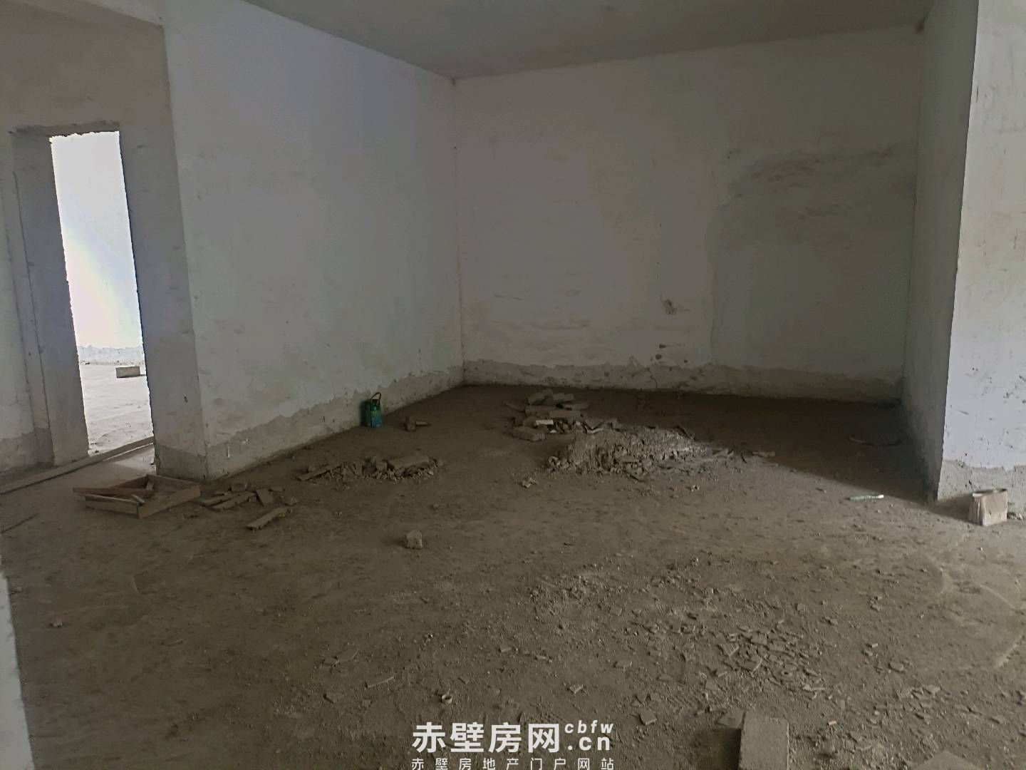 少有的楼梯三楼毛坯四房35万诚意出售