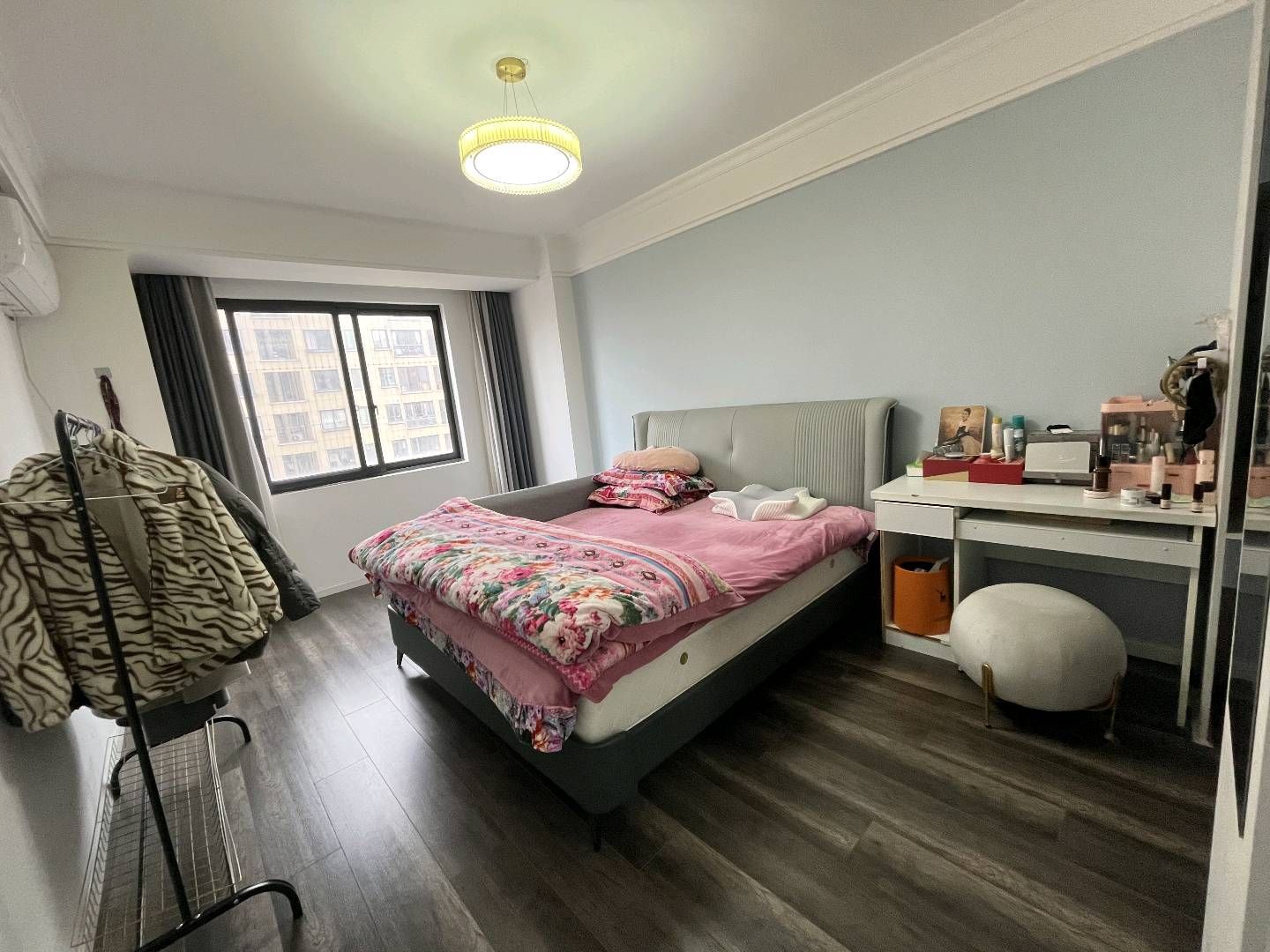 金鸡山·凤凰城·电梯房·地段好·全新装修·145平方报价65万