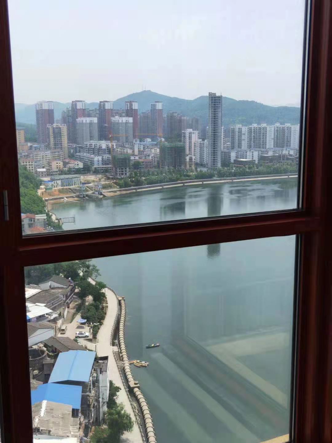 金色水岸精装1室1厅出租1400/月拎包入住