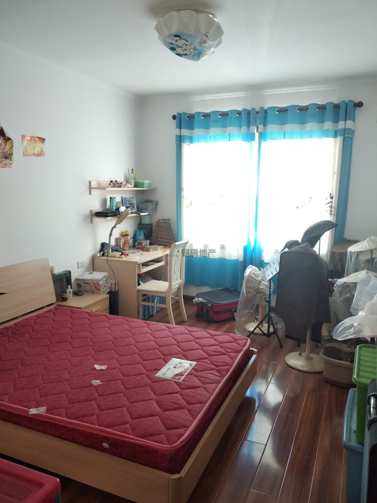 家聯(lián)超市樓上·4樓·精裝修三室兩廳·房東外地定居·誠意急售56萬