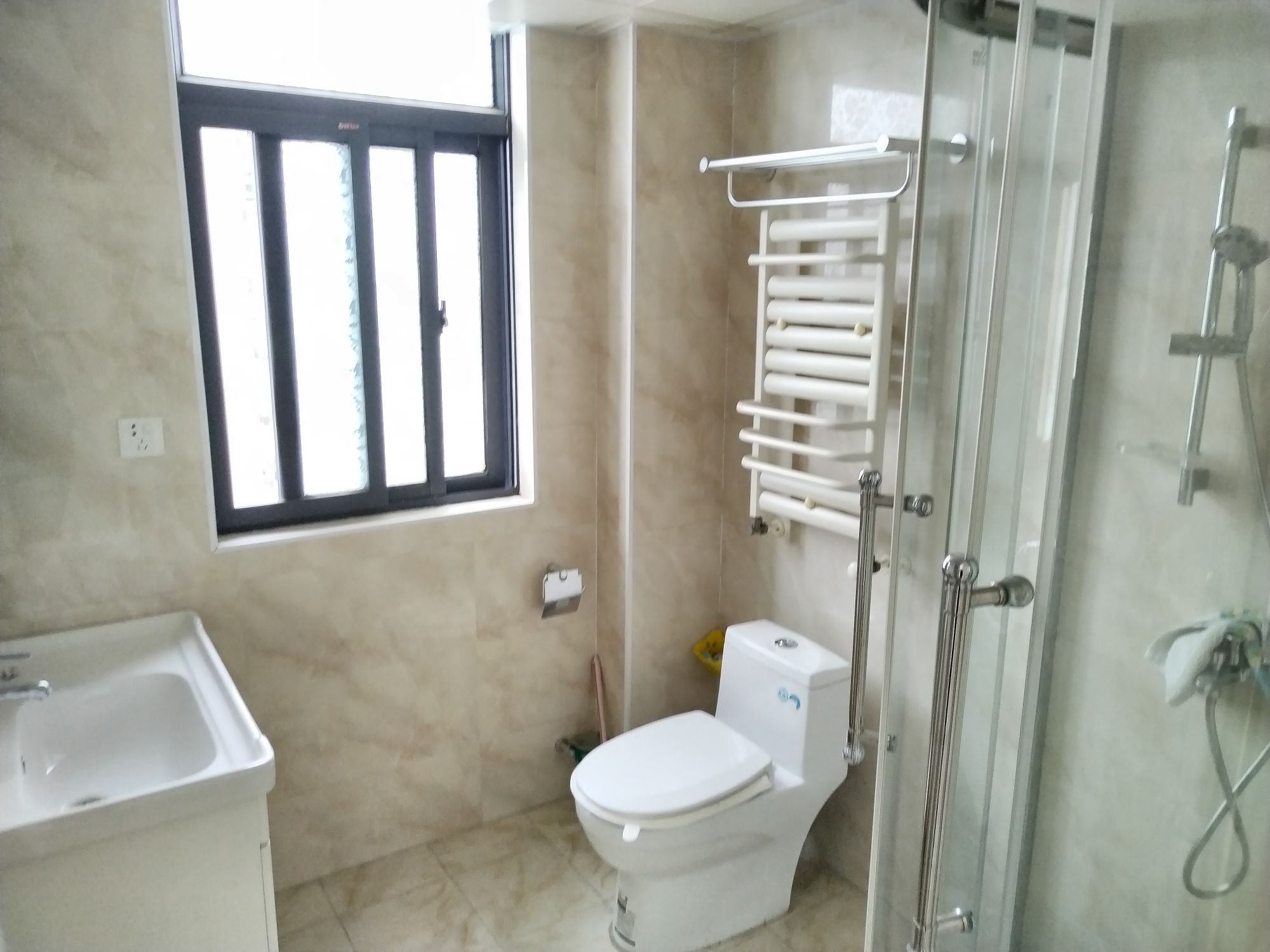 博园南郡·三房两厅两位·9成新·拎包入住报价：52万