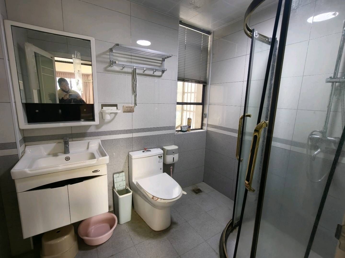 永邦欧洲城·步梯6楼·房子装修不错··不介意楼层的来·租1300/月