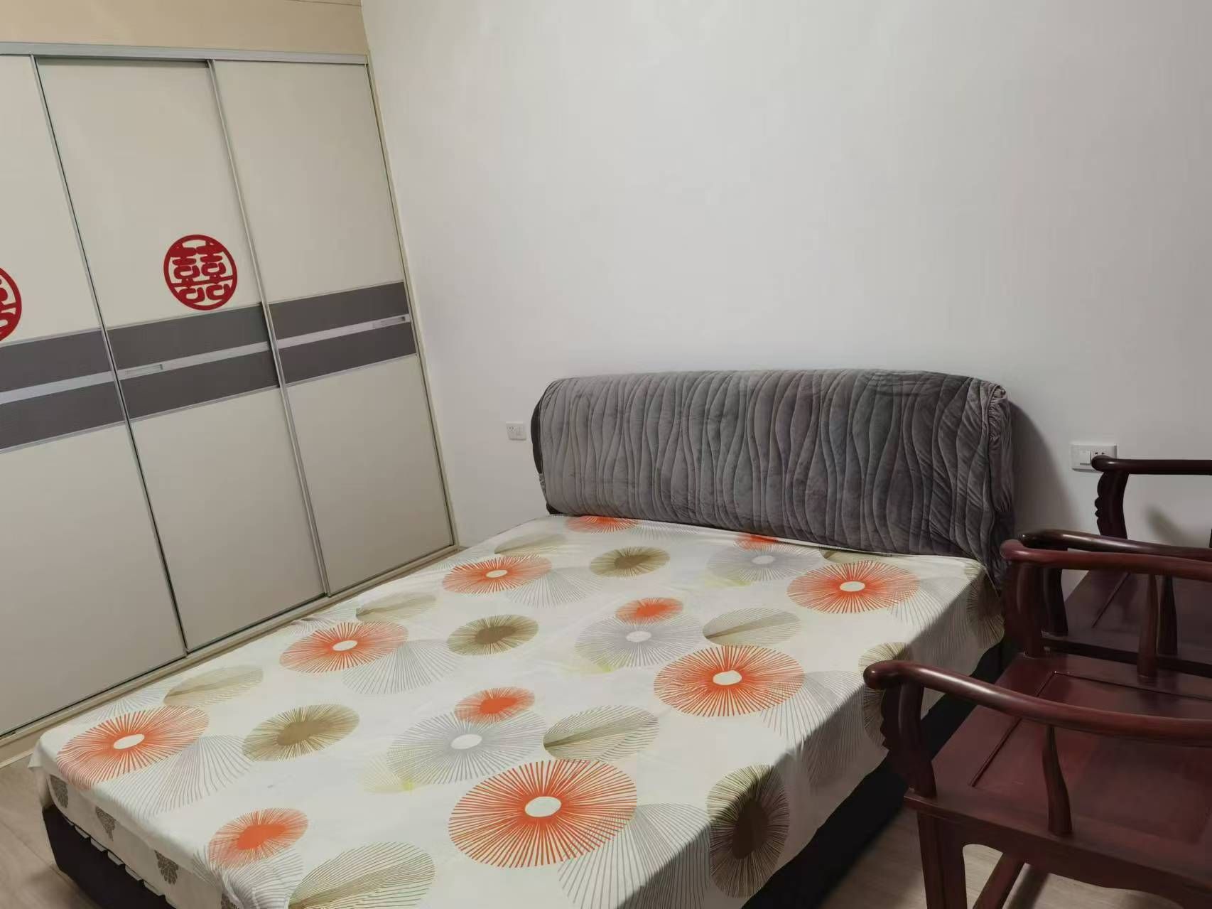 车站路二医院旁边的3室2厅结婚房·出租900/月