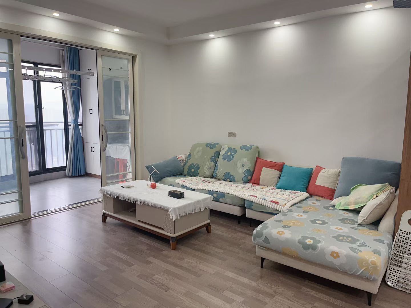 领秀城·全新两室两厅·初次出租·1600/月