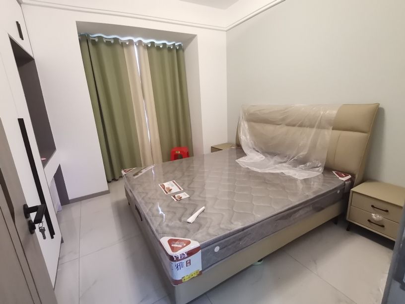 丰业盛世·全新装修·四室两厅·南北通透·周边配套齐全售：66万