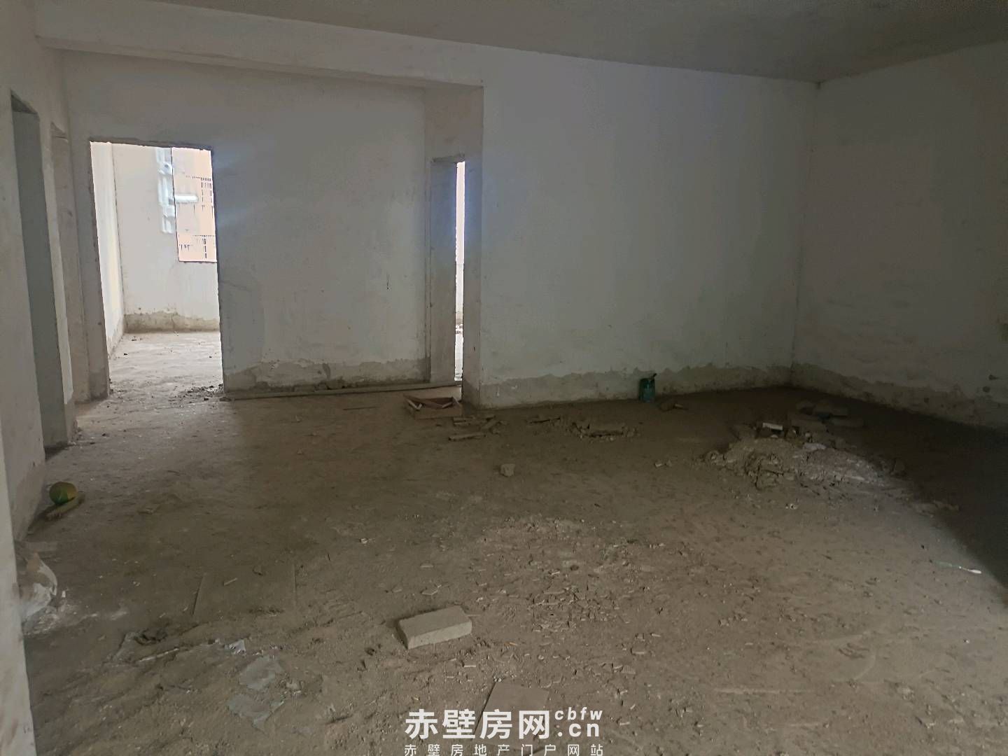 少有的楼梯三楼毛坯四房35万诚意出售