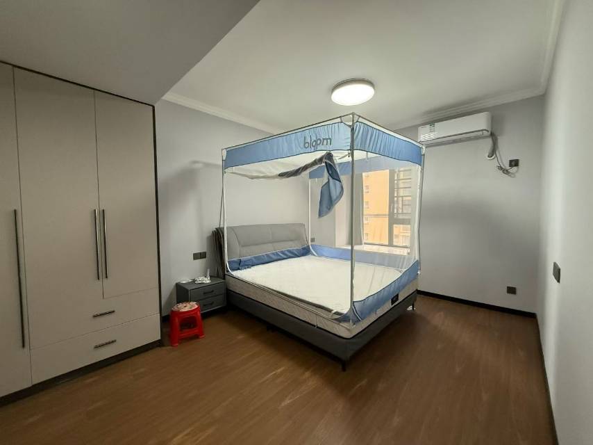 全新装修，116平朝南户型，带大阳台，证满二银行无欠款，报价59万