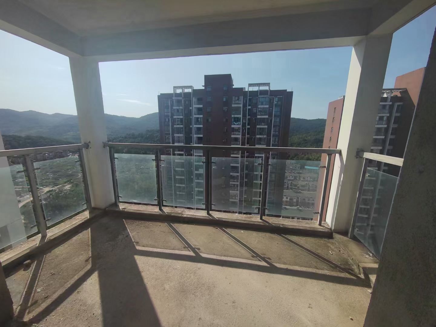 新区·山水丽苑·三室两厅·电梯好楼层·报价32万