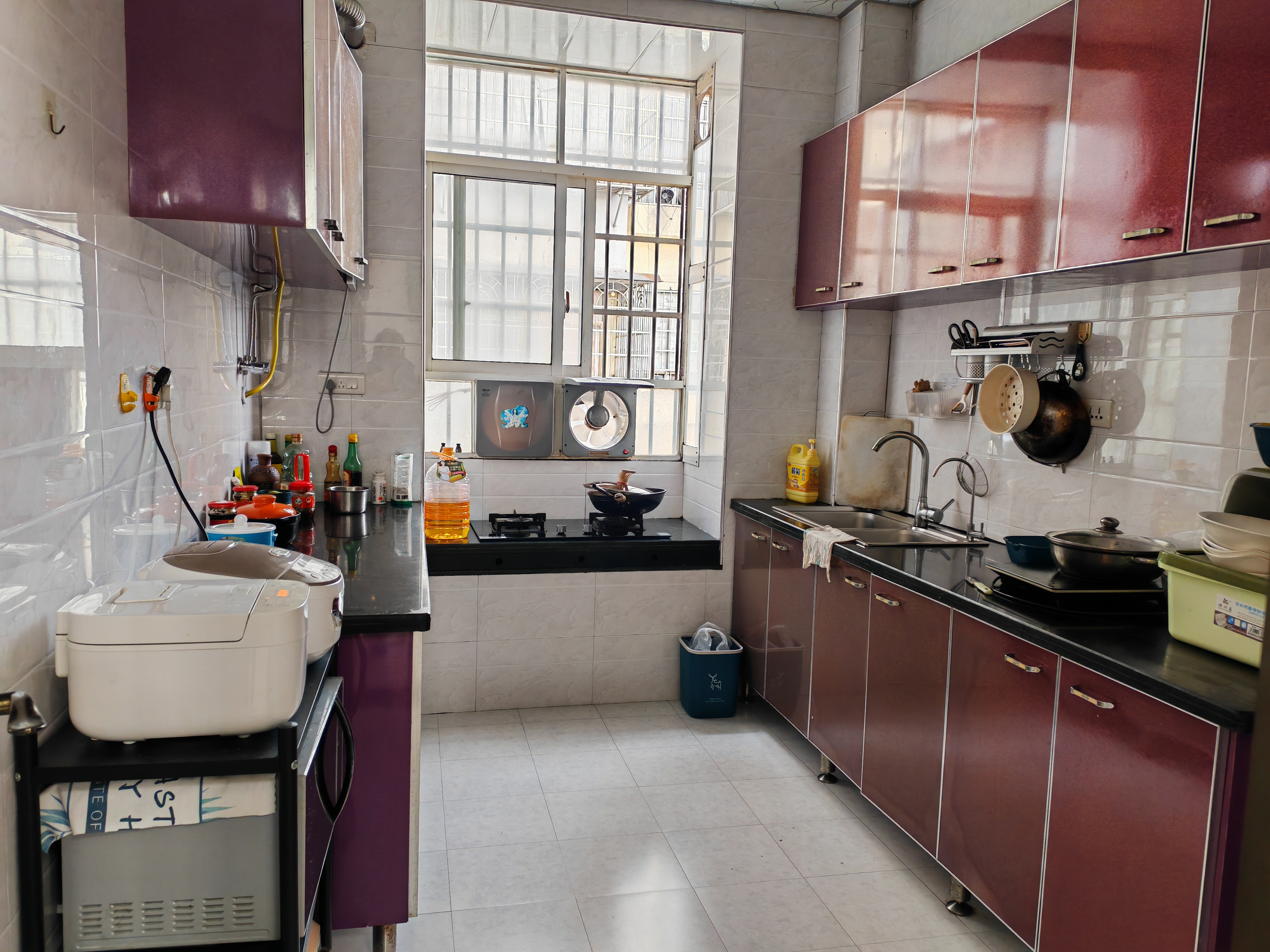 妇幼医院旁圆梦小区，2楼，129平，三房，带三轮车车库，25.8万，看房电话18307150819