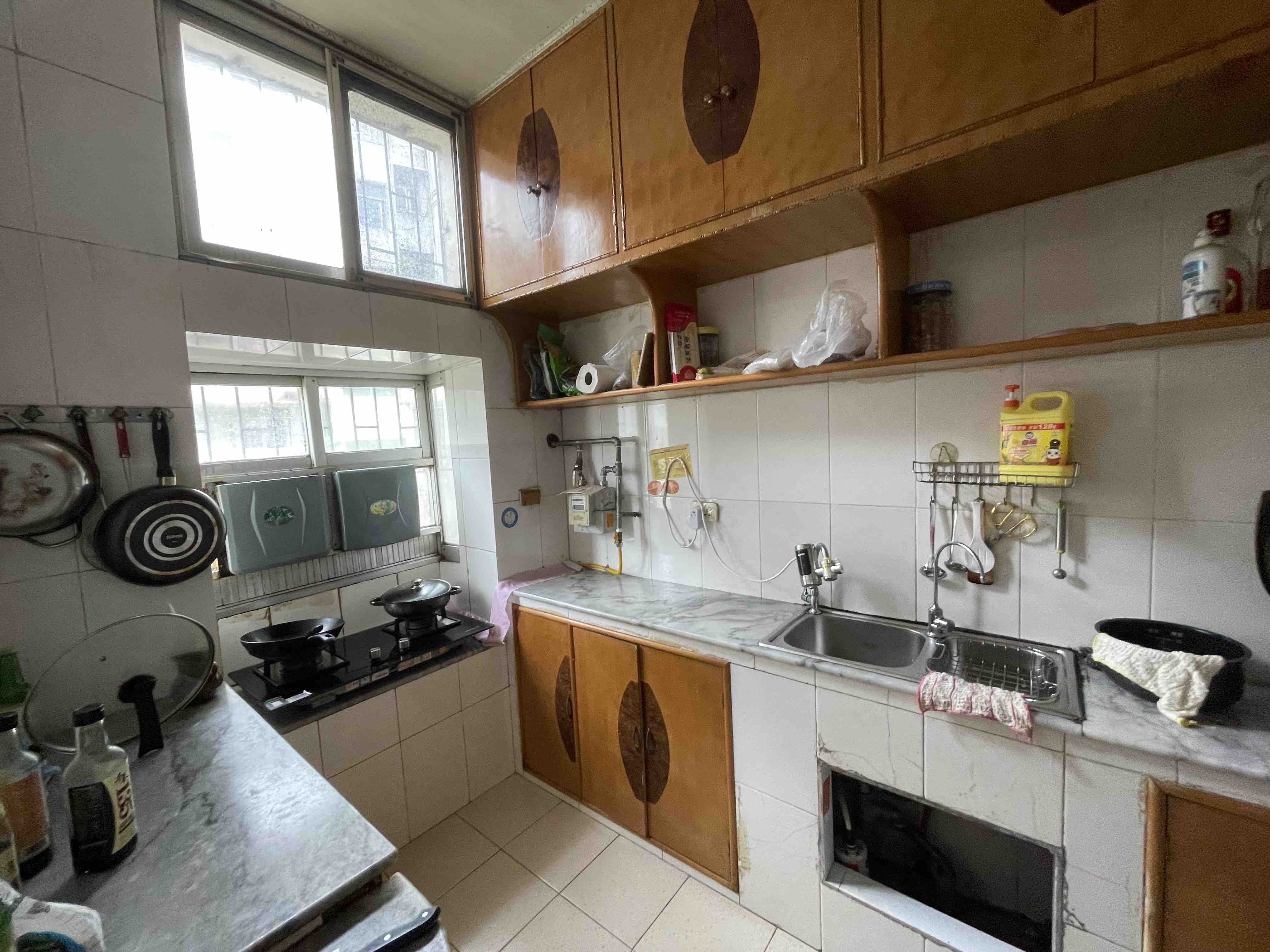 龙翔小区·108平方·步梯二楼报价：32万