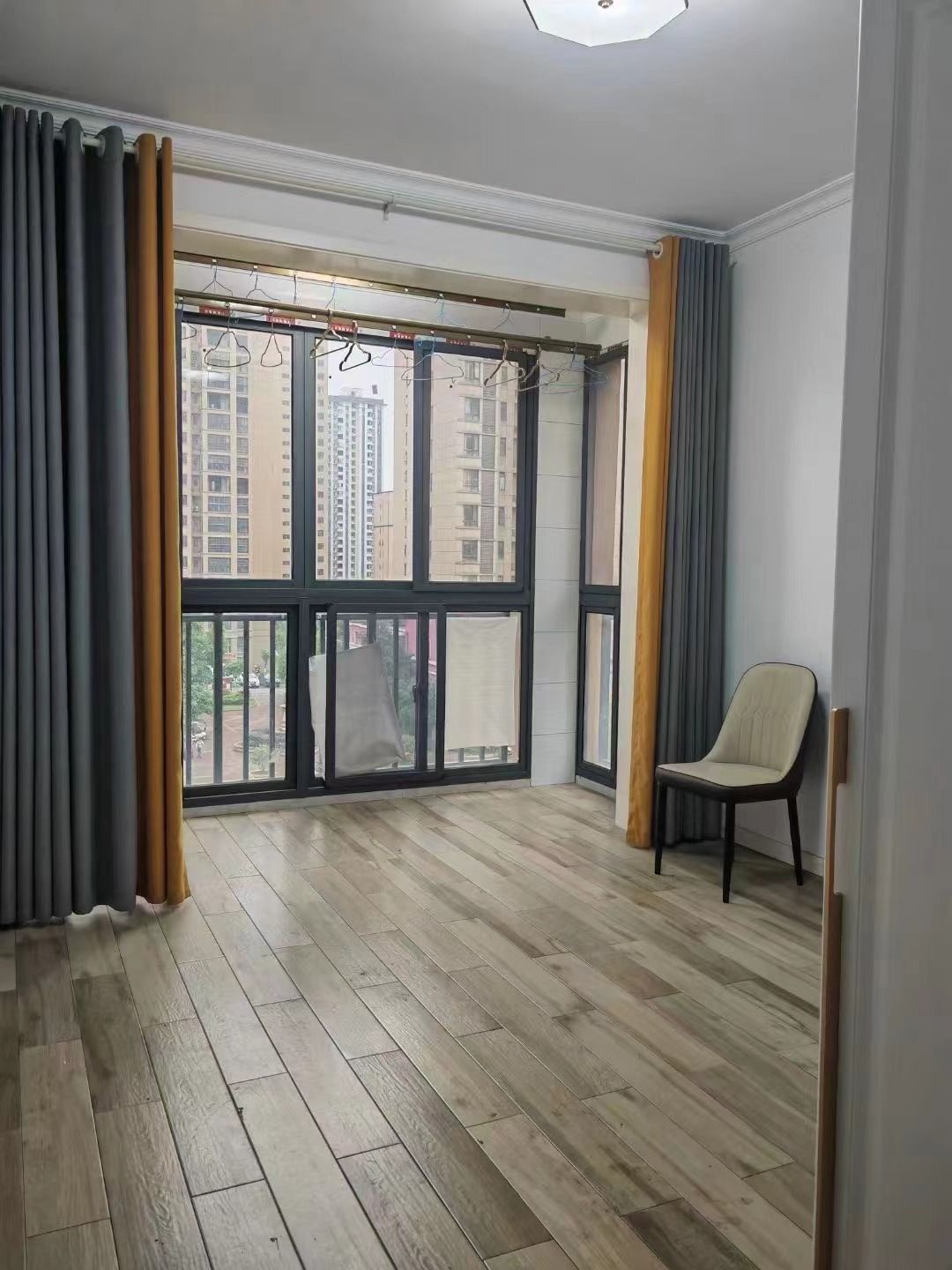 同城上都3室2厅2卫3平电梯房配套齐全2000/月