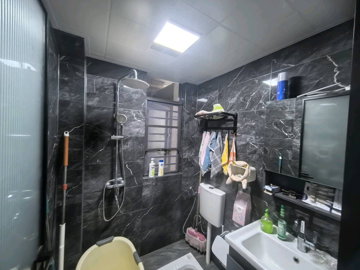 鵬成翰林府·一樓三室兩廳·精裝修帶院子出租2200/月
