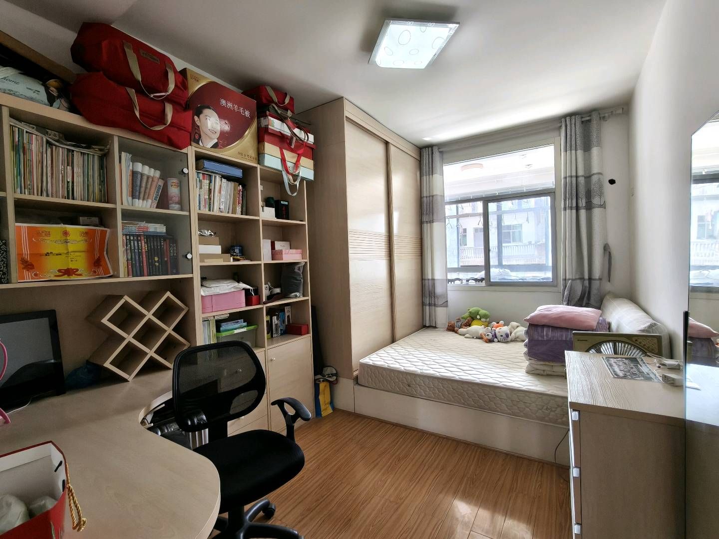 公安局单位房·143平方·精装修·步梯3楼急售