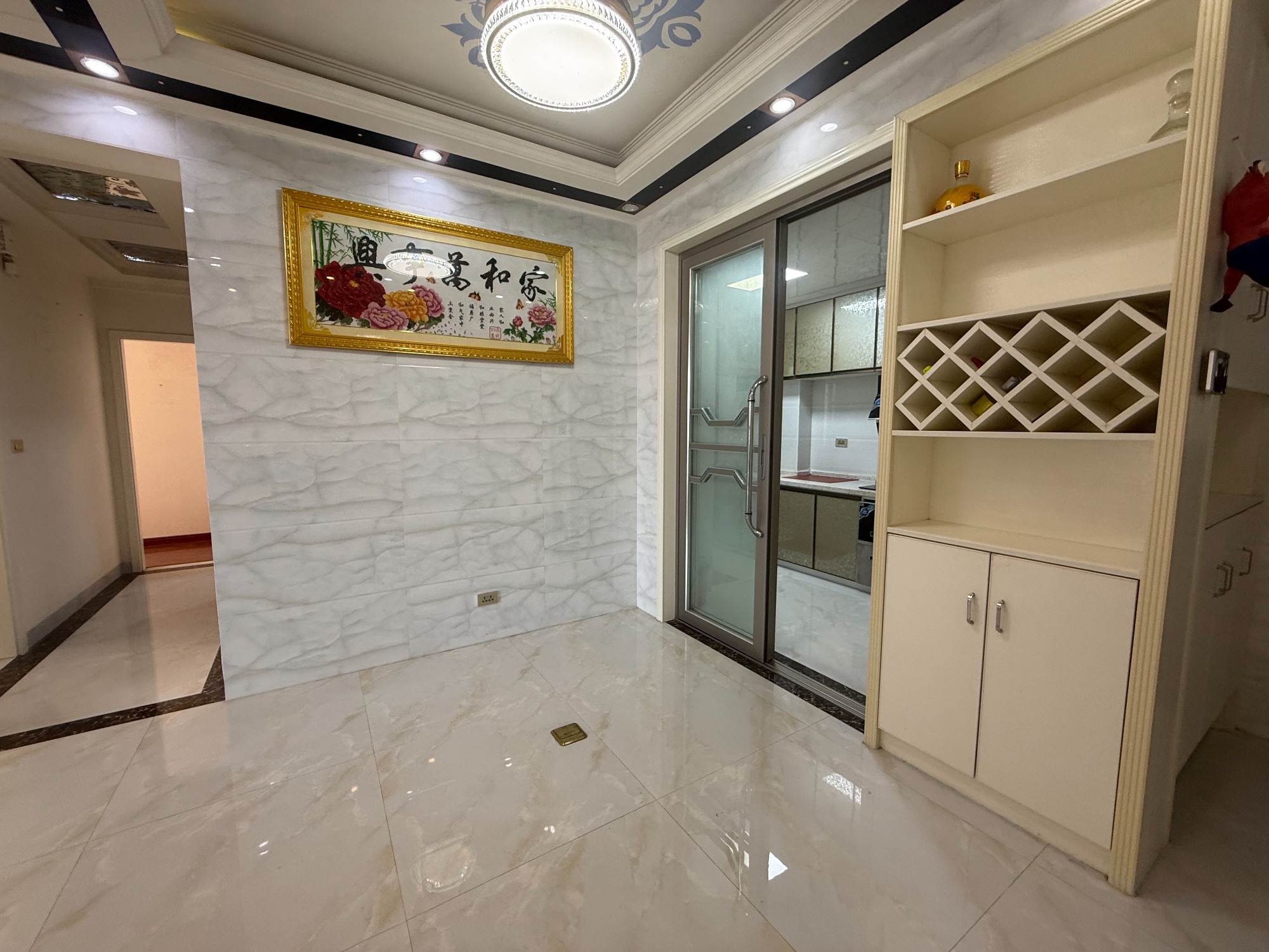 雍景新城·三房两厅·户型方正·周边配套齐全·密码看房：53万