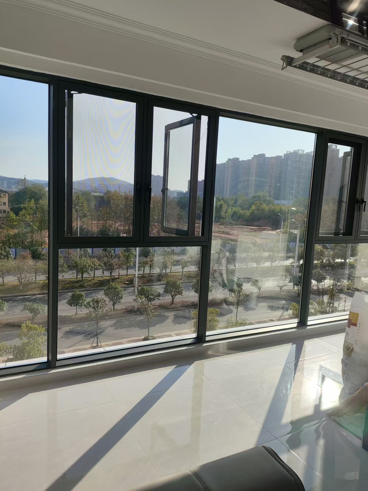 敏捷上城·精装修三室两厅·可以拎包入住·出租2000/月