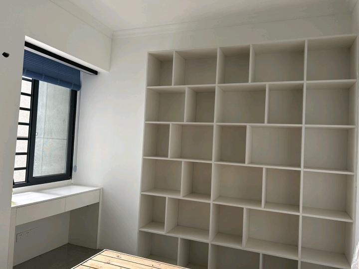 赤壁外滩·河景房·精装修·三室两厅·出租1800/月
