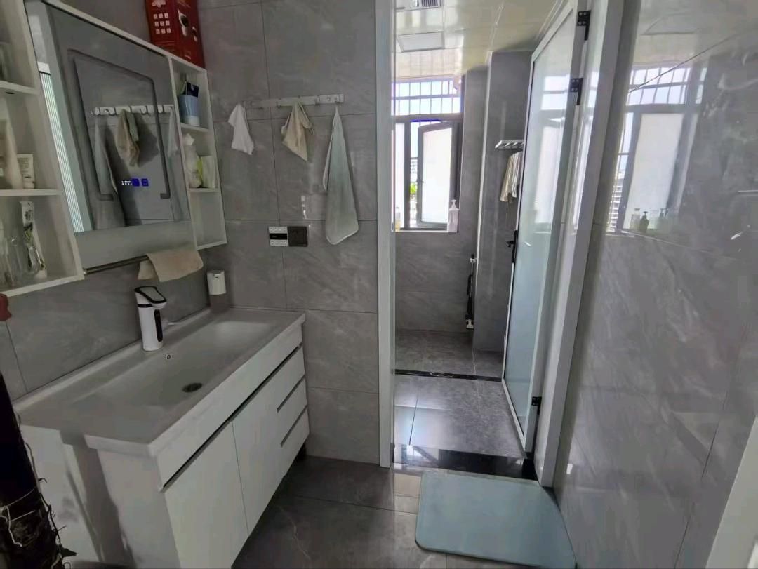 9成新·同城上都·精装修三居室·有证在手65万