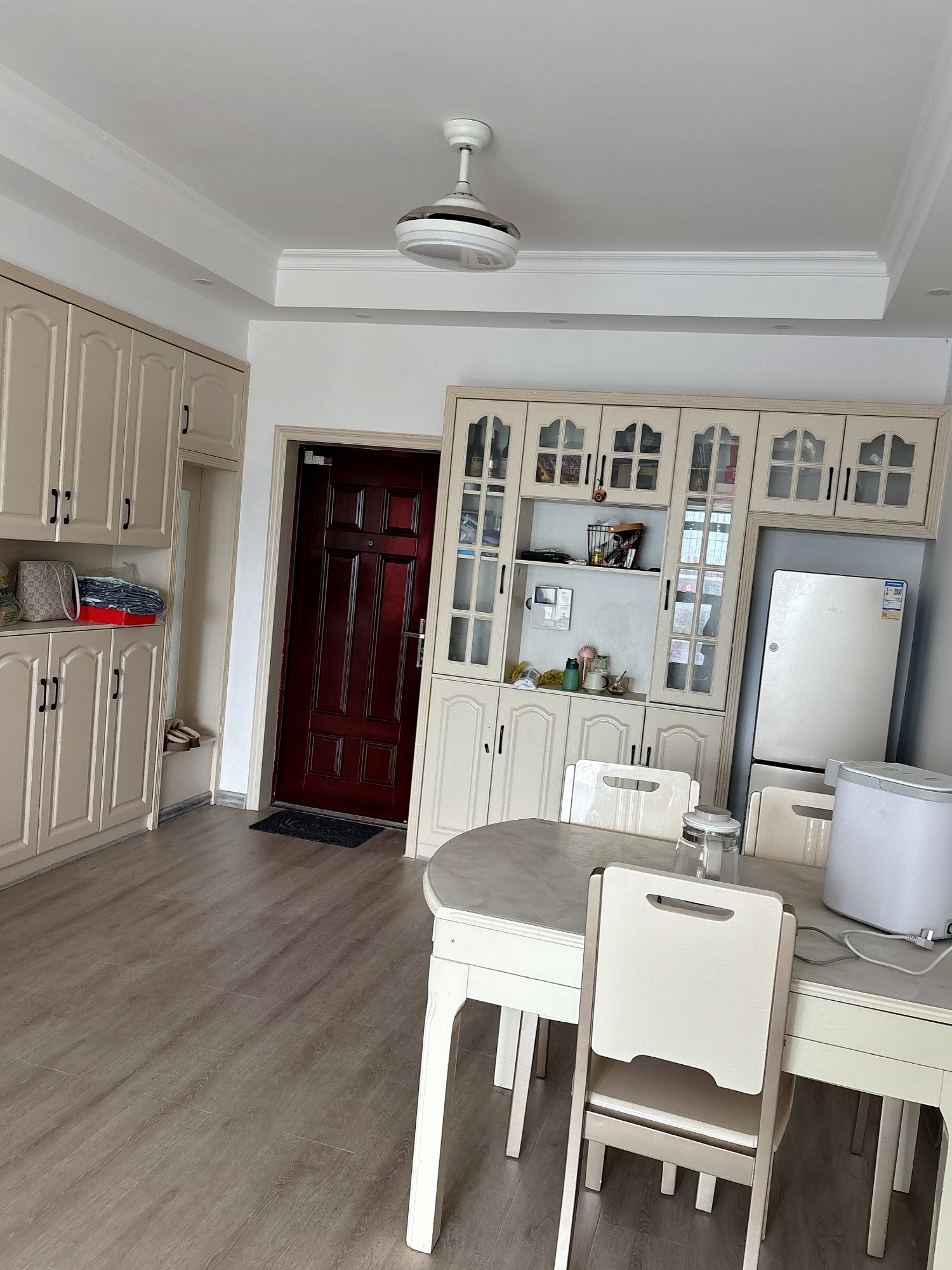 赤壁印象·两室两厅·户型好·室内干净整洁/1400月